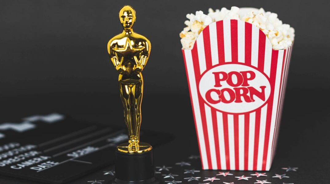 Ρέπλικα βραβείου Όσκαρ και ποπ κορν