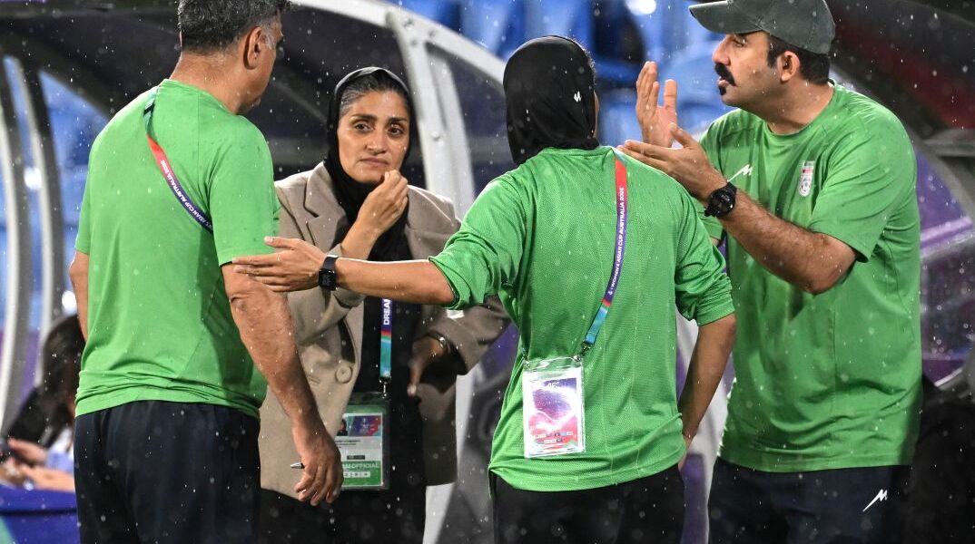 Η προπονήτρια της γυναικείας ομάδας ποδοσφαίρου του Ιράν, Μαρζιέ Τζαφαρί