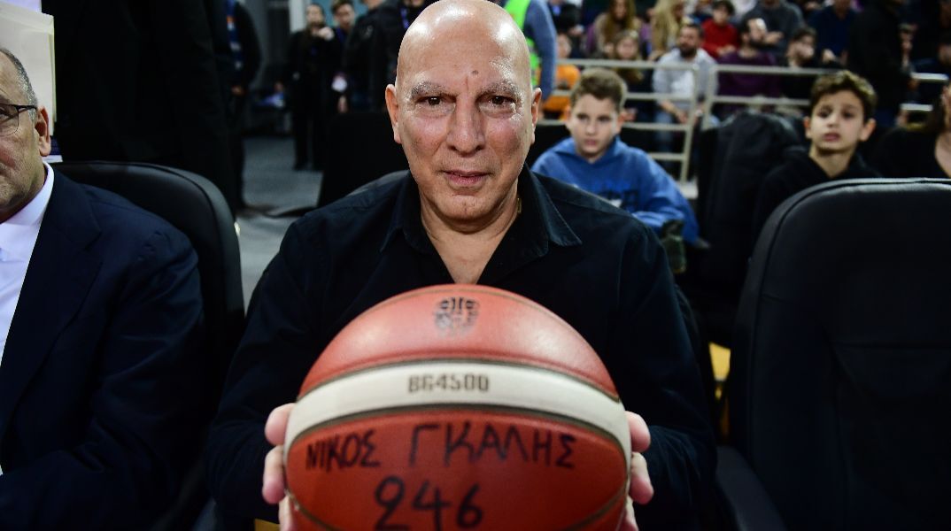 Νίκος Γκάλης: Προς πώληση η πρώτη επίσημη σειρά αντικειμένων του «Γκάνκστερ»