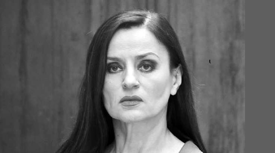 Η Καρυοφυλλιά Καραμπέτη υποδύεται τη Μήδεια σε σκηνοθεσία του Νικίτα Μιλιβόγεβιτς