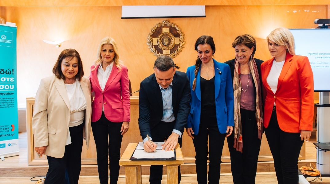 Ο Δήμαρχος Αθηναίων, Χάρης Δούκας, υπέγραψε την Αναθεωρημένη Ευρωπαϊκή Χάρτα για την Ισότητα Γυναικών και Ανδρών