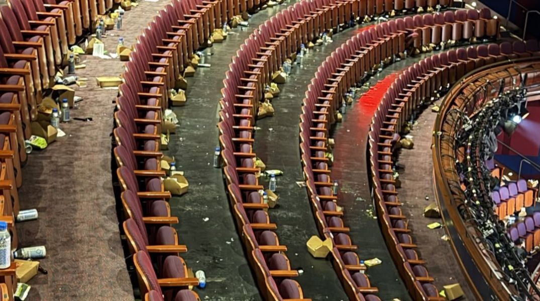 Η...άλλη πλευρά των Όσκαρ - Η φωτογραφία με τα σκουπίδια που προκάλεσε οργή στα social media