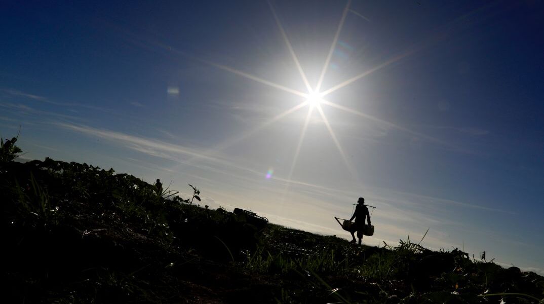 Ξερό χωράφι στις Φιλιππίνες, επηρεασμένο από το φαινόμενο Ελ Νίνιο