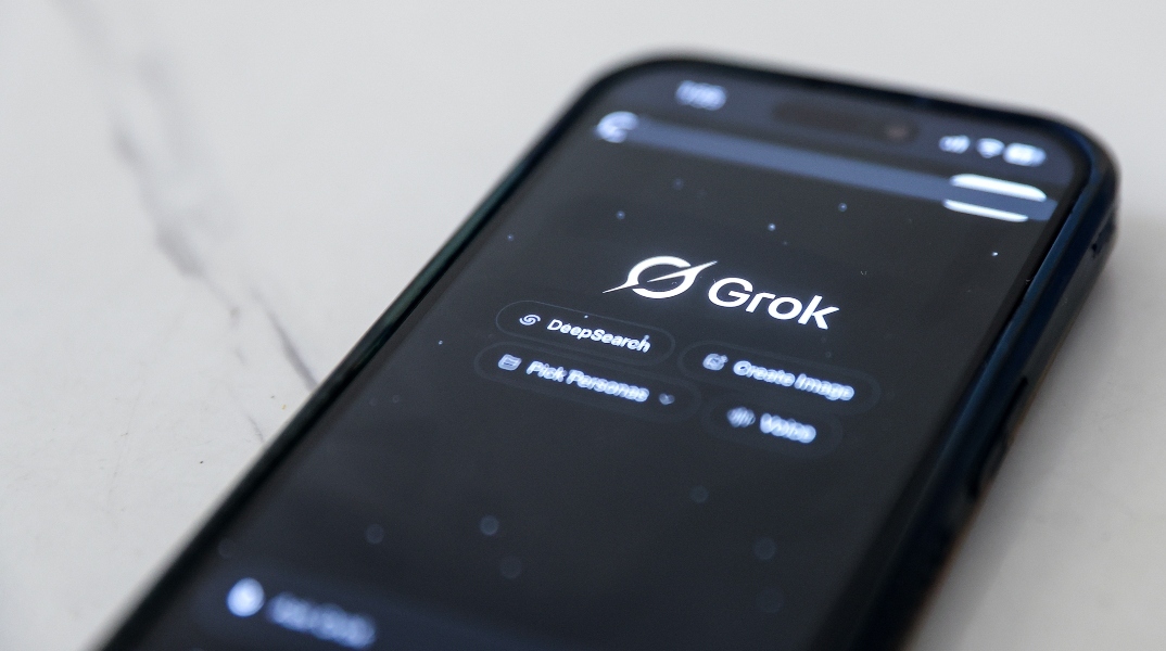 ΗΠΑ: Ανήλικοι μήνυσαν το Grok του Έλον Μασκ για δημιουργία σεξουαλικοποιημένων εικόνων τους
