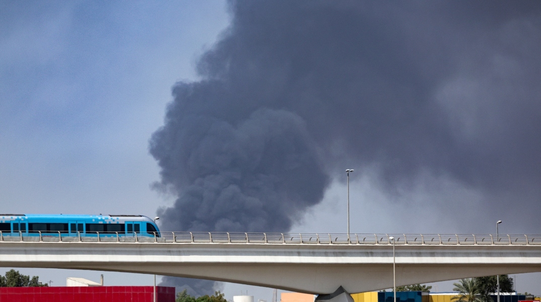 Ντουμπάι, εκρξη, καπνοι