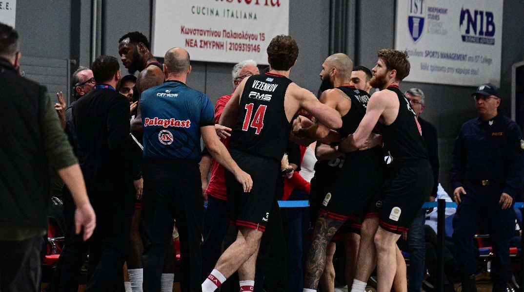 Σε καταγγελία στον ΕΣΑΚΕ προχώρησε η ΚΑΕ Παναθηναϊκός AKTOR, ζητώντας την τιμωρία των Γιώργου Μπαρτζώκα και Εβάν Φουρνιέ.