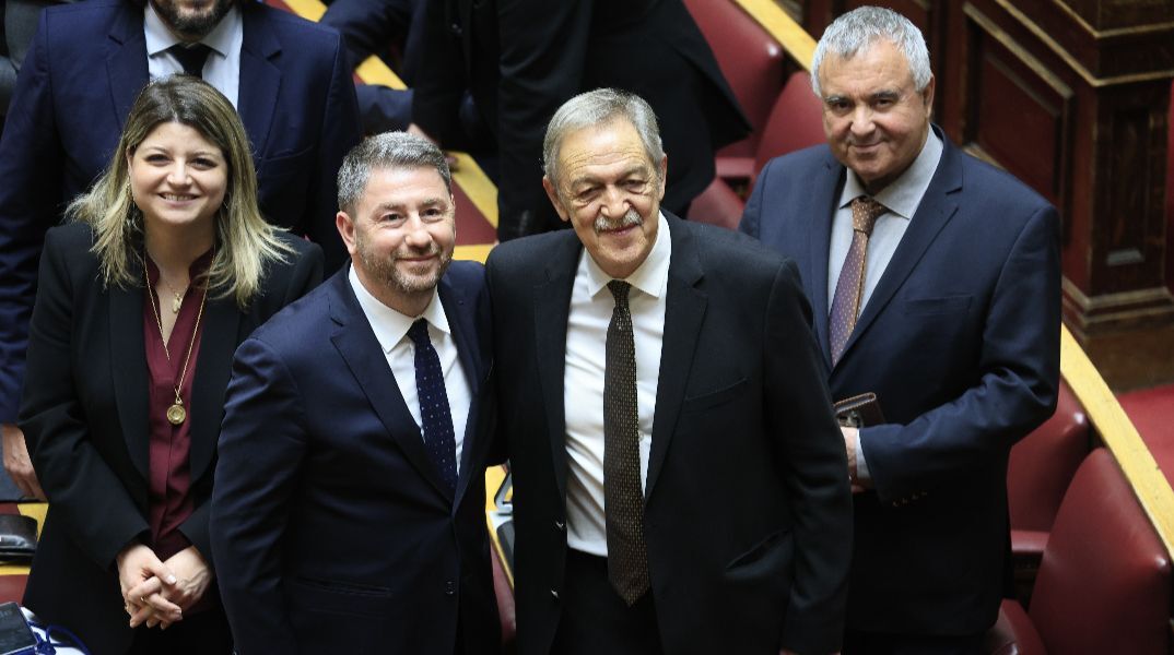 Ο Πάρις Κουκουλόπουλος εξελέγη Δ΄ αντιπρόεδρος της Βουλής με 255 ψήφους, στη θέση του Κωνσταντινόπουλου