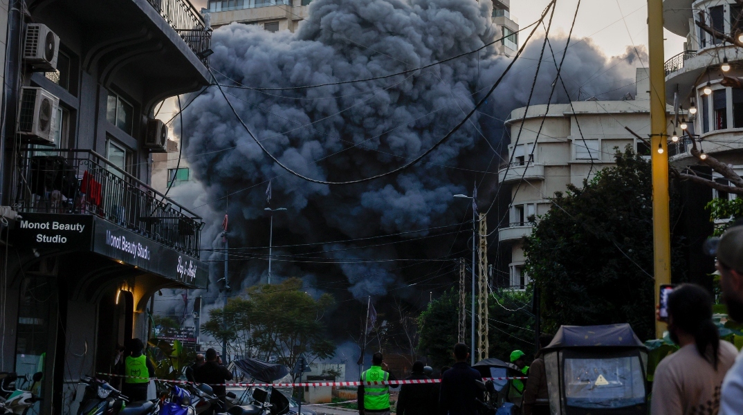 εκρηξη, καπνοι, σπιτια