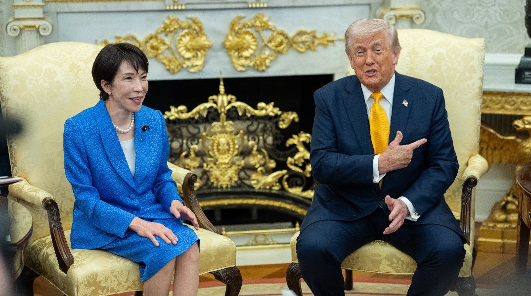 Η «πλάκα» του Τραμπ με το Περλ Χάρμπορ έφερε σε αμηχανία την πρωθυπουργό της Ιαπωνίας