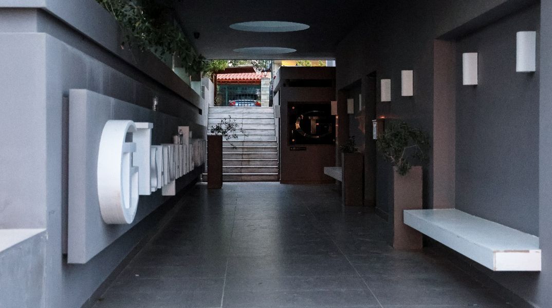 Γκαλερί Τσαγκαράκης: Τι απαντά για τους πίνακες και το Ευαγγέλιο που εντοπίστηκαν