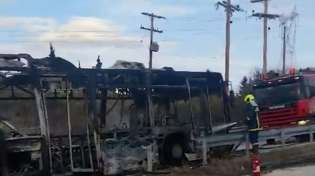 Το καμμένο λεωφορείο των ΚΤΕΛ Θεσσαλόνίκης