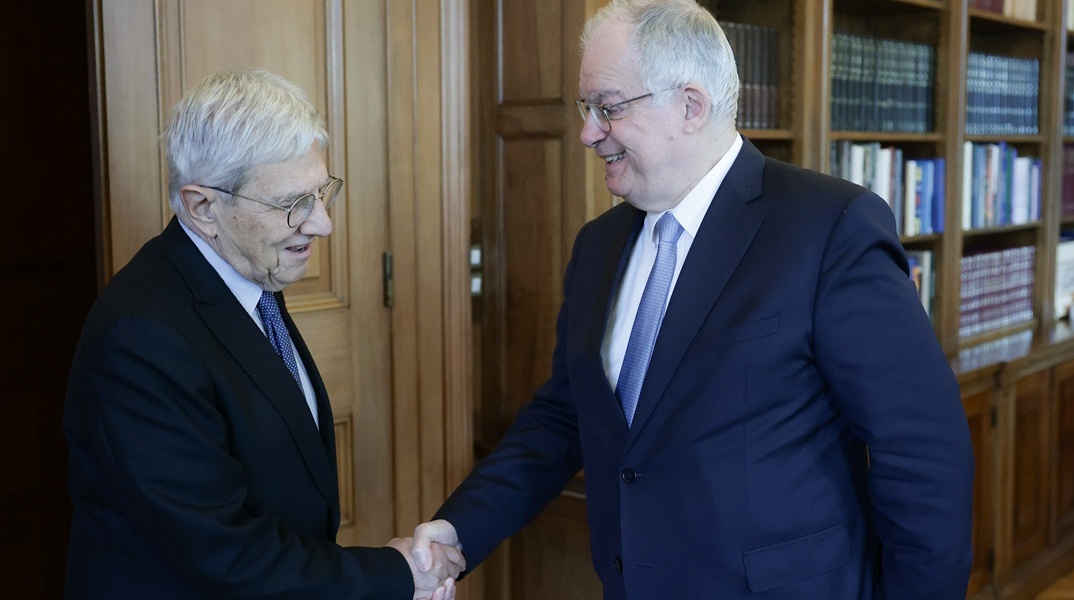 Ο Κωνσταντίνος Τασούλας υποδέχθηκε τον Τάσο Γιαννίτση στο Προεδρικό Μέγαρο