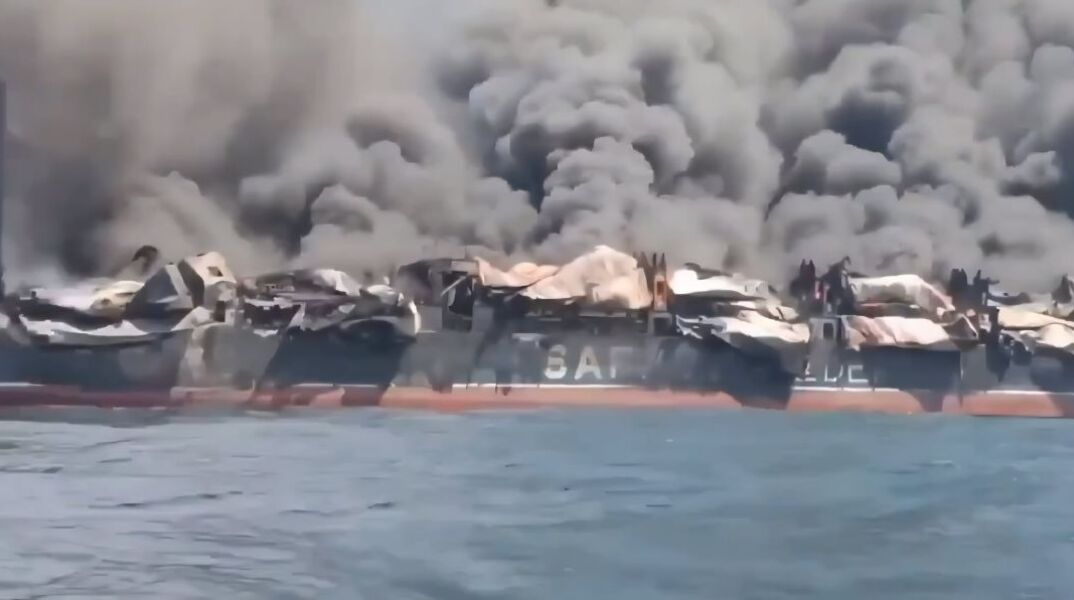 To φλεγόμενο Safeen Prestige στα Στενά του Ορμούζ