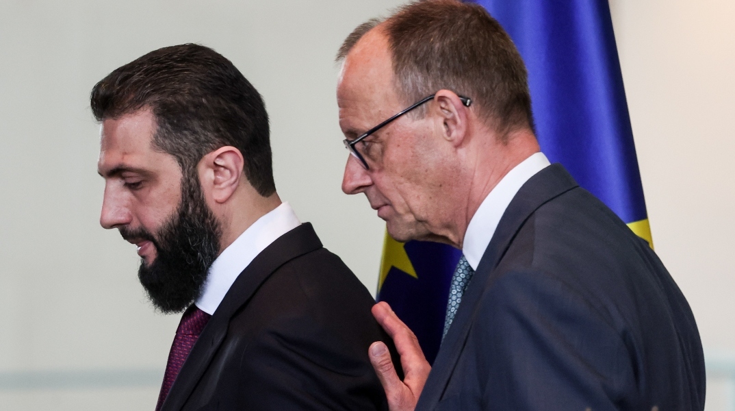 Άχμαντ αλ-Σαράα και  Φρίντριχ Μερτς κατά τη συνάντησή τους στο Βερολίνο