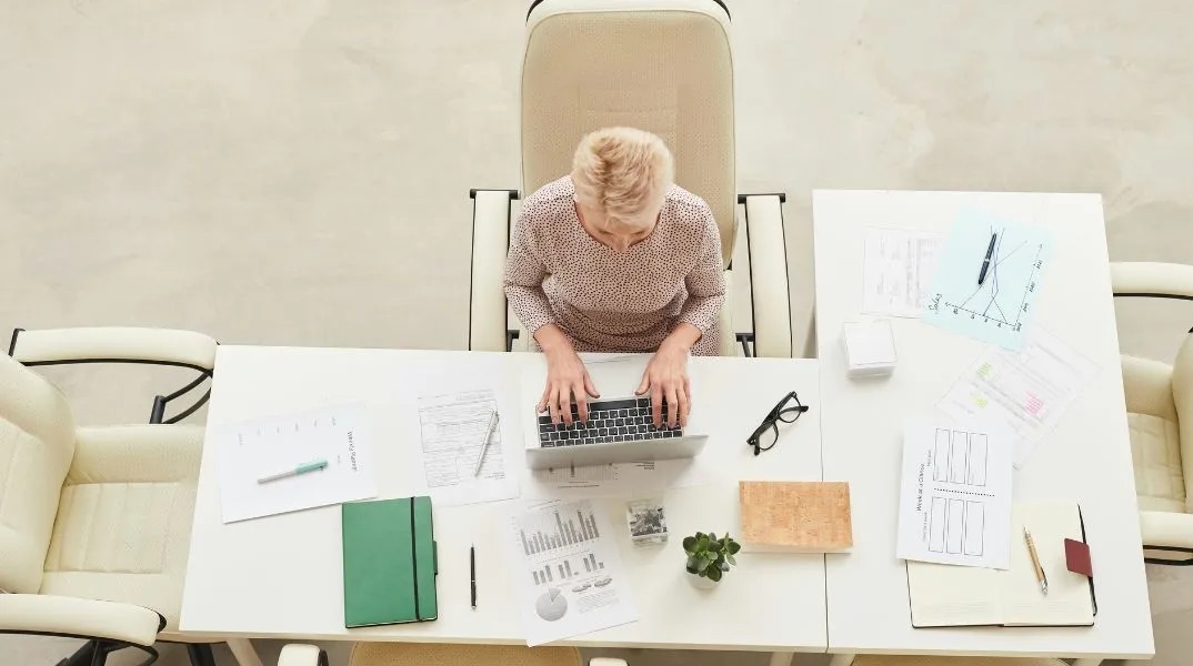 Κατά 43% αυξήθηκαν τα περιστατικά βίας και παρενόχλησης στην εργασία το 2025