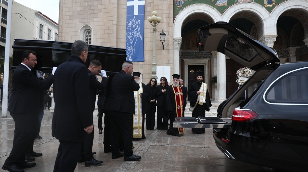Σε λαϊκό προσκύνημα η σορός της Μαρινέλλας στο παρεκκλήσι του Αγίου Ελευθερίου