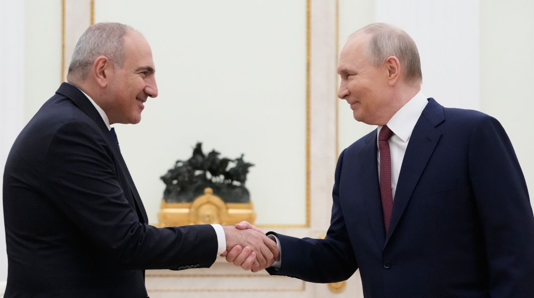 Πούτιν προς Πασινιάν: Η ένταξη της Αρμενίας στην ΕΕ είναι «απλούστατα αδύνατη»