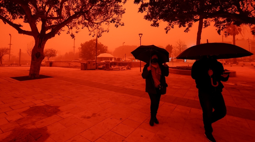 Σε πορτοκαλί συναγερμό η Κρήτη: Μην μετακινηθείτε με όχημα ή πεζή, προειδοποιεί η Πολιτική Προστασία