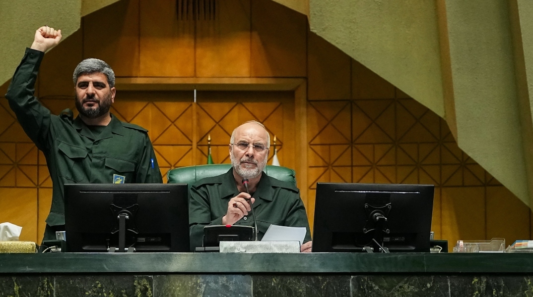 Ο πρόεδρος της ιρανικής Βουλής ειρωνεύεται τις ΗΠΑ: Αντί για αλλαγή καθεστώτος… ψάχνουν πιλότους