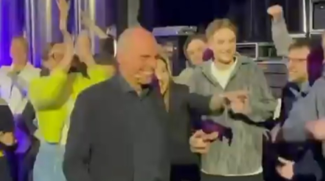 Ο Γιάνης Βαρουφάκης σε κλαμπ της Μόσχας χορεύει techno τραγούδι με το όνομα του 