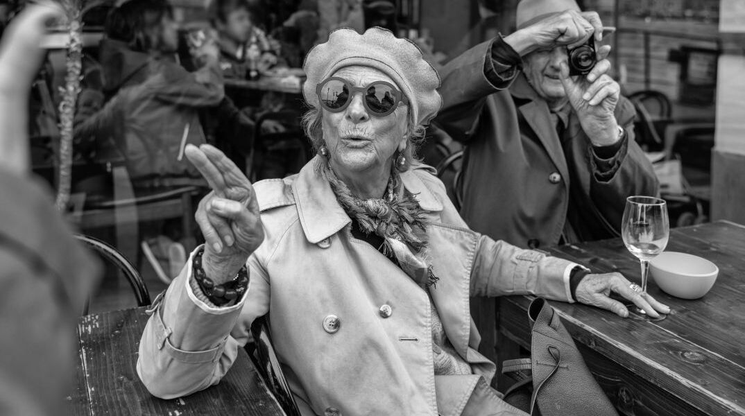 Les Grands Âges: Μια φωτογραφική αφήγηση για τη γήρανση - Ο Νίκος Αλιάγας καλεί σε έναν διάλογο τέχνης και ζωής