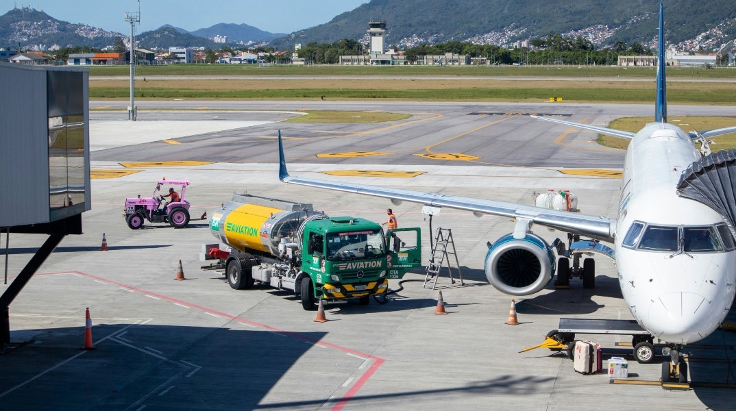 Αύξηση στις τιμές των αεροπορικών εισιτηρίων λόγω έλλειψης καυσίμων, προειδοποιεί η ΙΑΤΑ