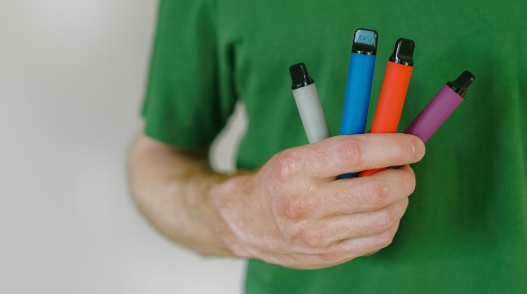 Η χρήση ηλεκτρονικού τσιγάρου συνδέεται με τον κίνδυνο καρκίνου, σύμφωνα με νέα μελέτη