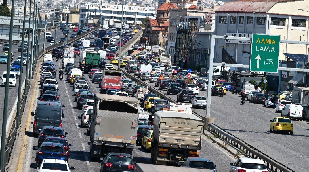 Έξοδος Πάσχα: Ιδιαίτερα αυξημένη η κίνηση στην Αθηνών- Κορίνθου
