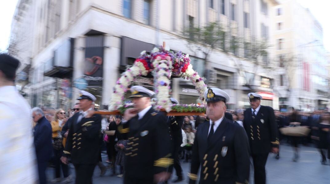 Η πρώτη περιφορά Επιταφίου του Αγίου Μηνά, στη Θεσσαλονίκη
