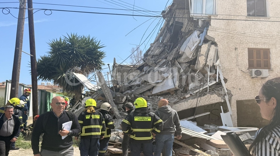 Ένας νεκρός από την κατάρρευση πολυκατοικίας στην Κύπρο - Πληροφορίες για έναν ακόμη εγκλωβισμένο