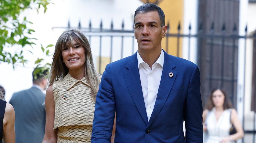 Πολιτικός σεισμός στην Ισπανία: Στο εδώλιο για διαφθορά η σύζυγος του Πέδρο Σάντσεθ