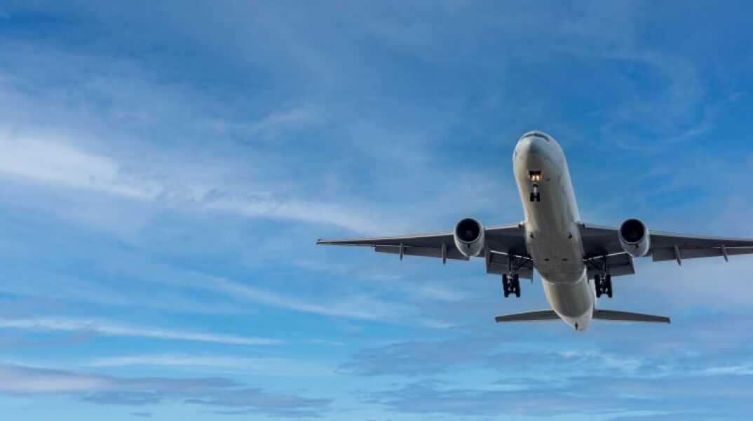 Αεροπλάνο που προσγειώνεται