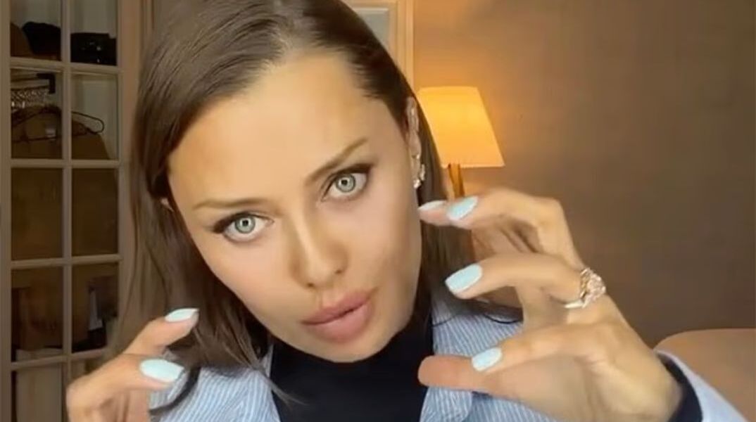 Φιλοπουτινική influencer στρέφεται κατά του Κρεμλίνου και προειδοποιεί για «έκρηξη» στην κοινωνία