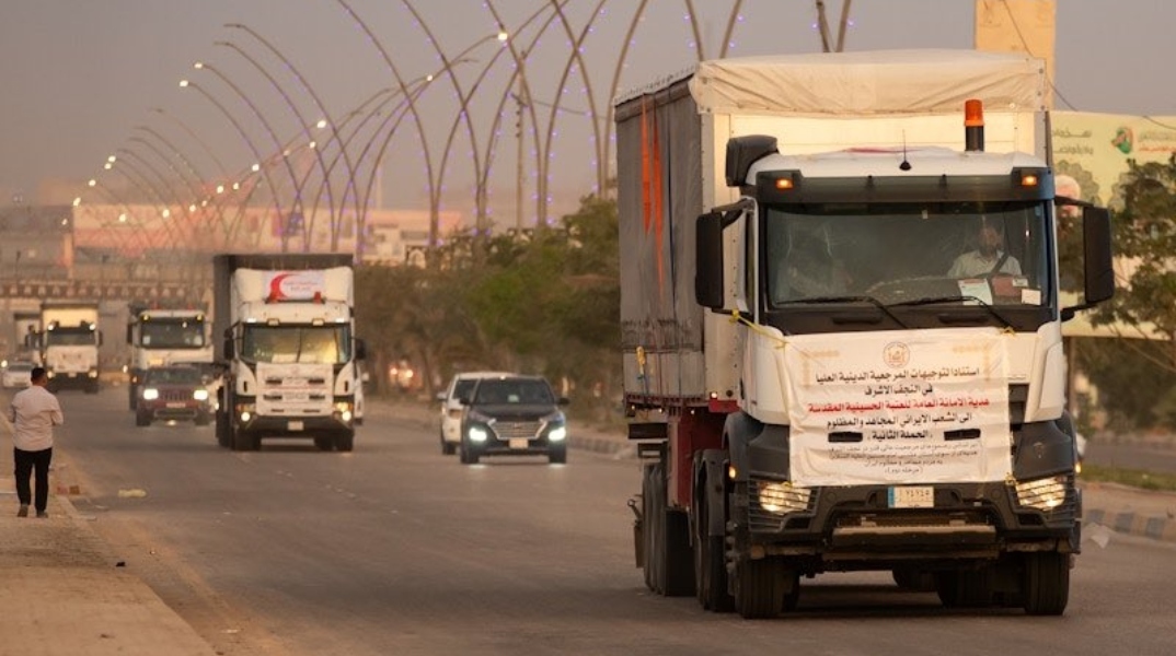 Τα πρώτα φορτηγά με ανθρωπιστική βοήθεια του Ερυθρού Σταυρού έφθασαν στο Ιράν	