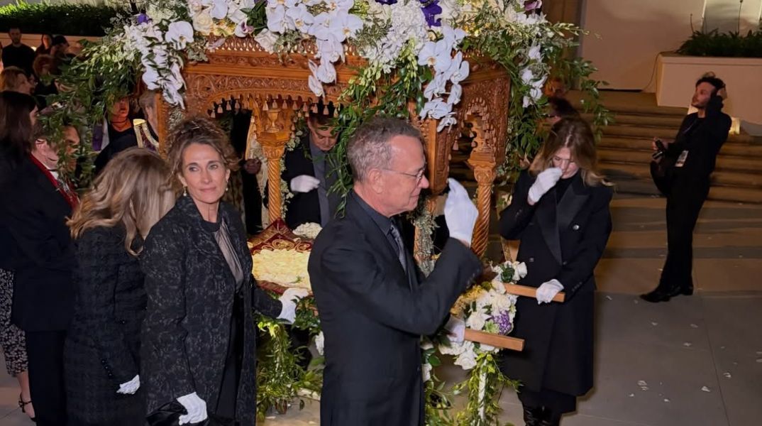 Ο Tομ Χανκς κουβάλησε τον επιτάφιο σε εκκλησία του Λος Άντζελες