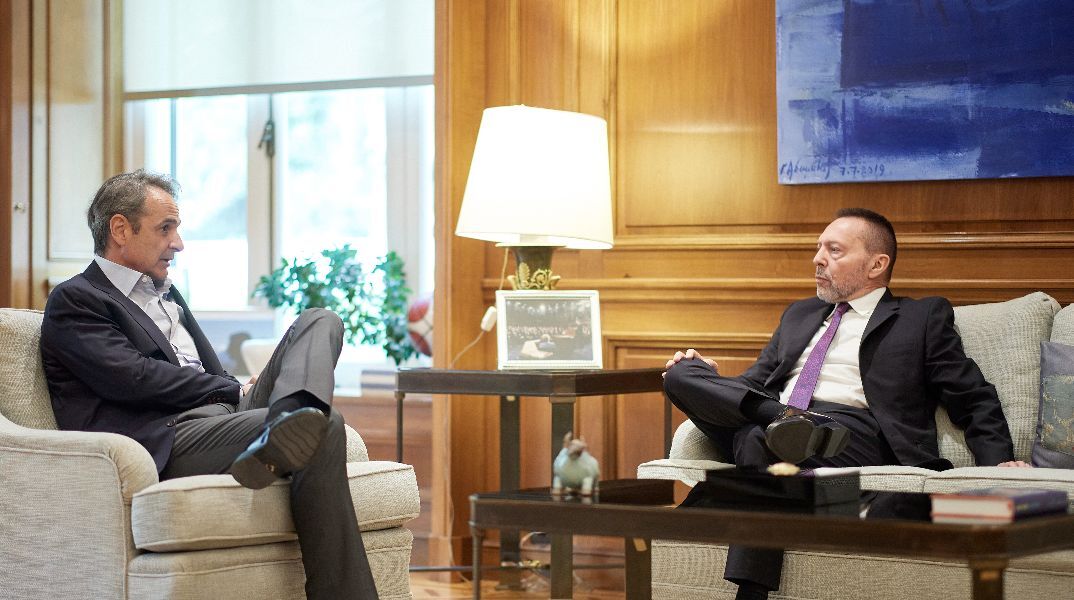 Την ανανέωση της θητείας του διοικητή της Τράπεζας της Ελλάδος Γιάννη Στουρνάρα προτείνει η κυβέρνηση. 