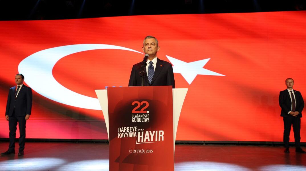 O αρχηγός της αξιωματικής αντιπολίτευσης στην Τουρκία, Οζγκιούρ Οζέλ