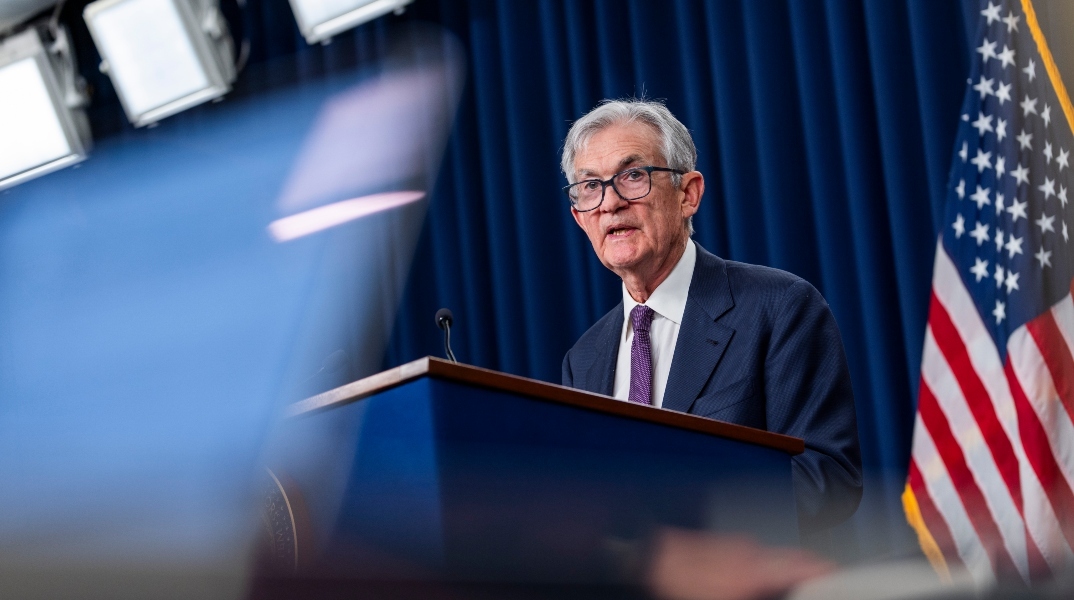 Ο Ντόναλντ Τραμπ απειλεί να απολύσει τον Τζερόμ Πάουελ από μέλος του ΔΣ της Fed	