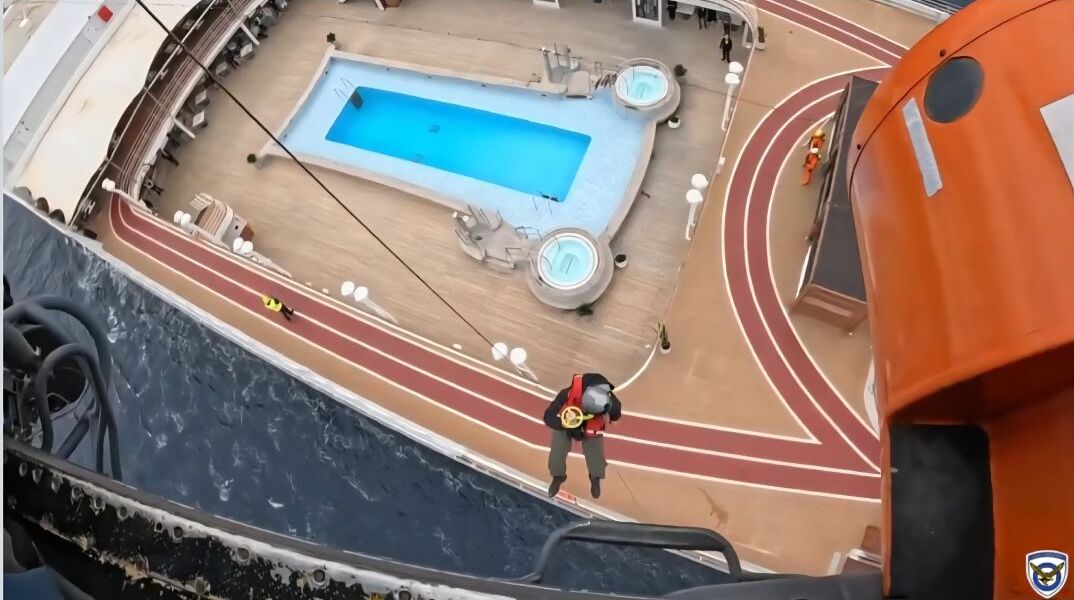 Αεροδιακομιδή επιβάτη κρουαζιερόπλοιου με Super Puma, στα ανοικτά της Λήμνου