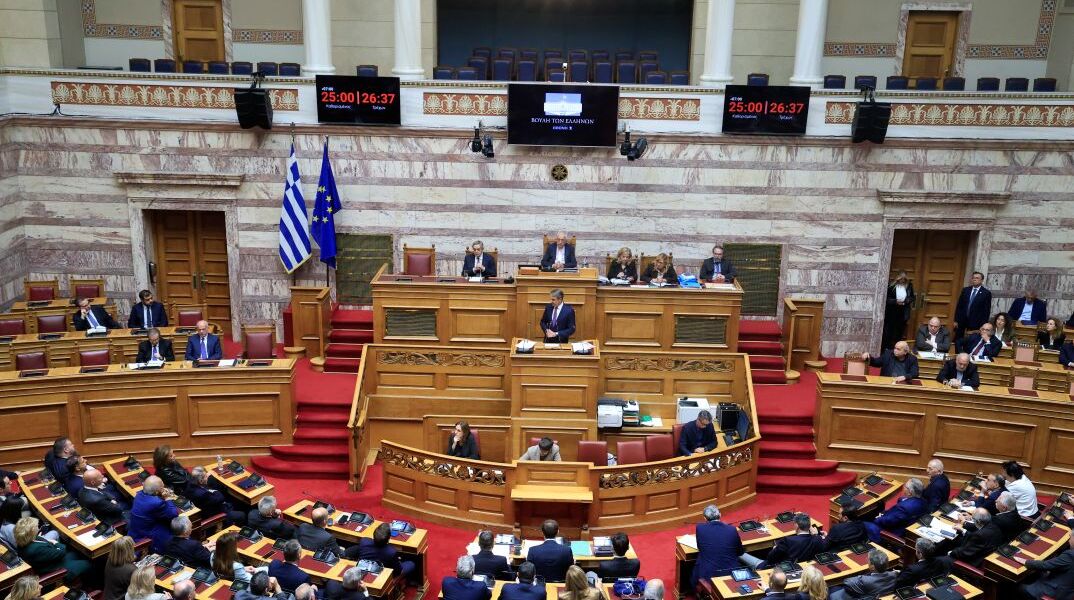 Ο Κυριάκος Μητσοτάκης στο βήμα της Ολομέλειας της Βουλής