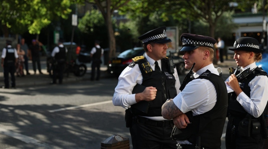 Βρετανία: Τρεις συλλήψεις για απόπειρα εμπρησμού σε ιρανόφωνο τηλεοπτικό σταθμό	