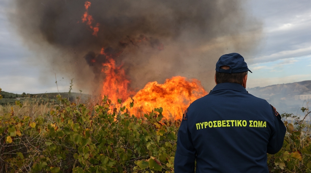 Μήνυμα 112 για πυρκαγιά στην Αχαΐα