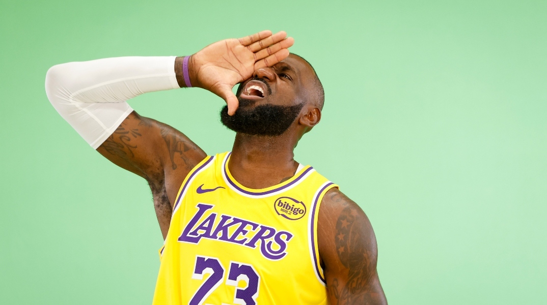 Ο ΛεΜπρόν Τζέιμς προωθεί την Οδύσσεια του Κρίστοφερ Νόλαν παίζοντας μπάσκετ - Βίντεο