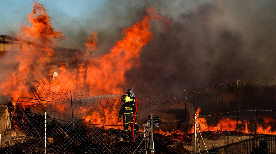 Πυροσβεστική: Δύο συλλήψεις για πυρκαγιές σε Κορινθία και Αχαΐα