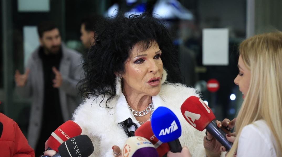 Έξαλλη η Σοφία Βόσσου με fake δημοσίευμα που την έβγαλε νεκρή: «Είστε ανθρωπόμορφα τέρατα»