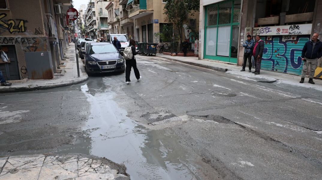 Λάσπη και τσιμέντο στην Κυψέλη