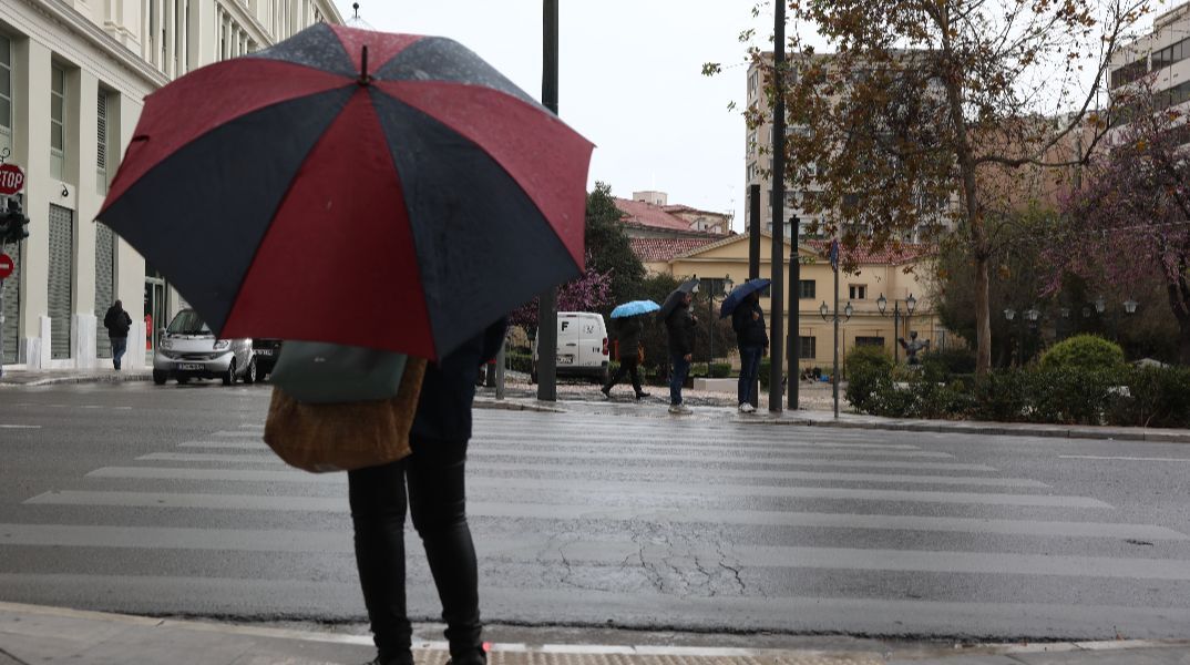 Από απόψε χαλάει ο καιρός: Βροχές και πτώση τις θερμοκρασίας - Τι ισχύει στην Αττική