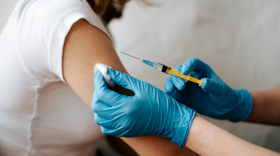 Εμβολιασμός: Η πιο ισχυρή ασπίδα της Δημόσιας Υγείας - Περίπου έξι ζωές σώζονται ανά λεπτό	
