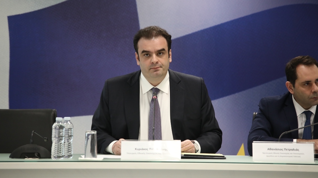 Πιερρακάκης: Το πλεόνασμα θα είναι πάνω από τον στόχο. Ο επιπλέον δημοσιονομικός χώρος επιστρέφει στους πολίτες