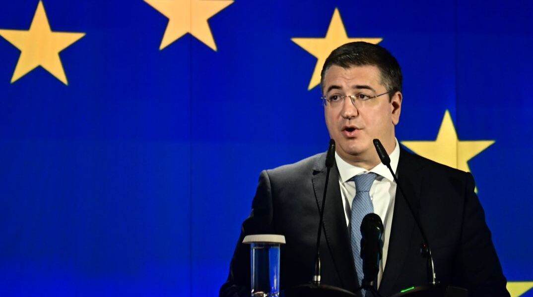 Ο Απόστολος Τζιτζικώστας